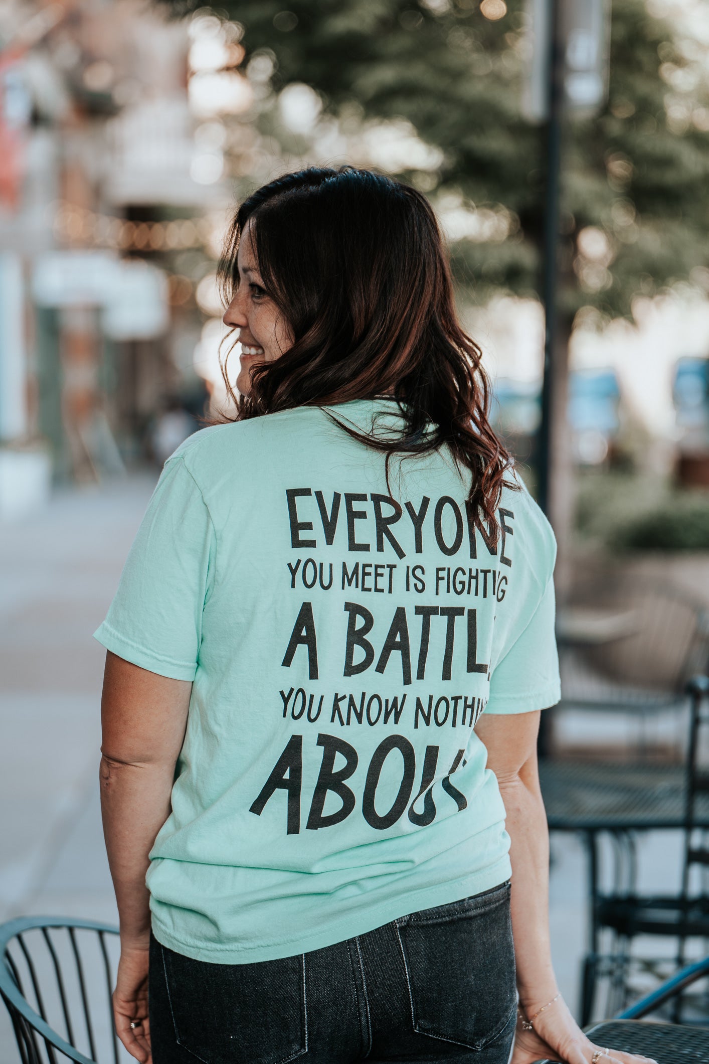 Be Kind mint tshirt back of shiert everyone you meet is fighting a battle you know nothing about.